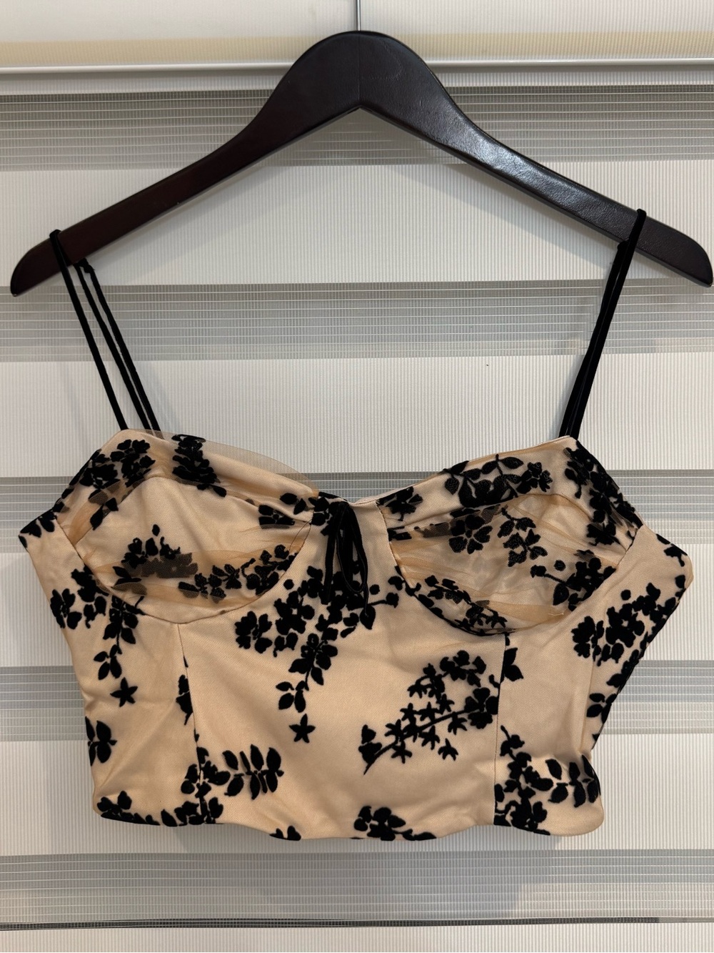 Zara Black Floral-Patterned Beige Cropped Cami